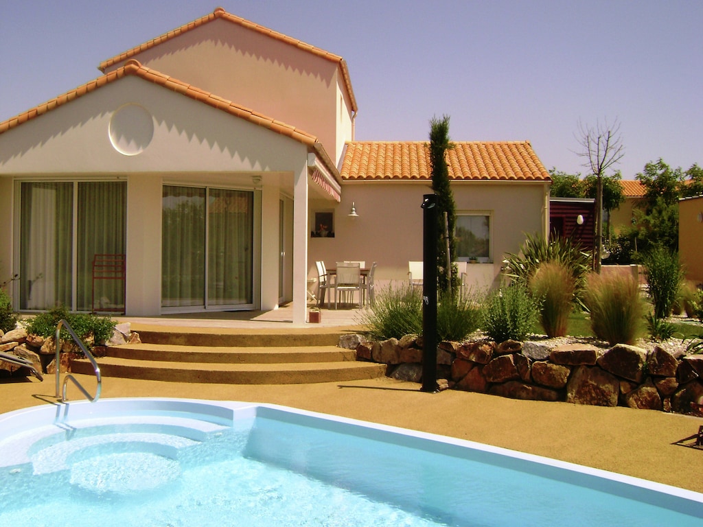 Grote villa met privézwembad op Les Jardins des Sables d'Olonne, in de Vendée