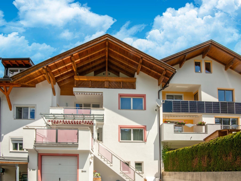 Appartement in Strengen bij Skiliften
