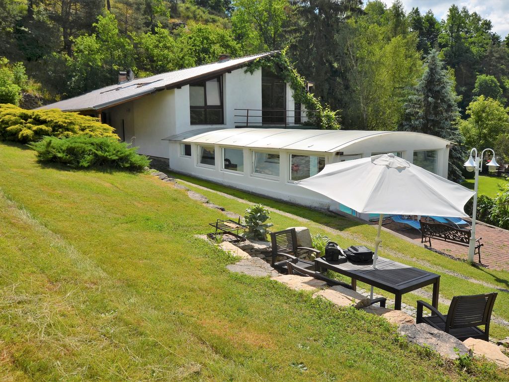 Gezellige villa in Bechyne met een sauna en zwembad