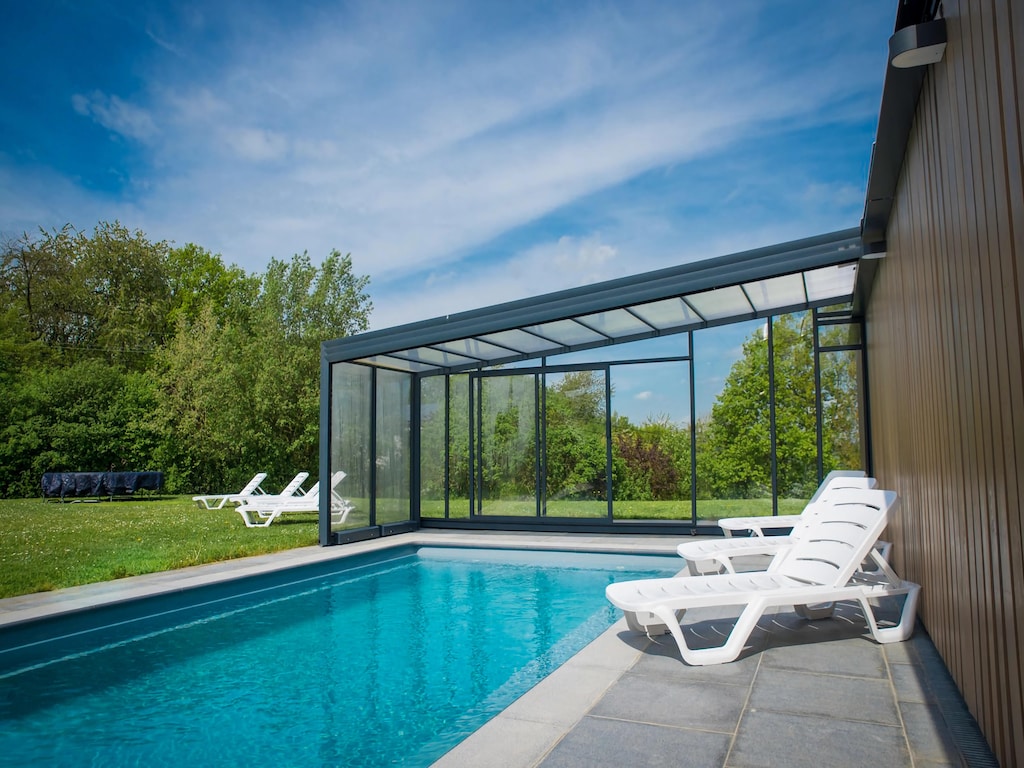 Vakantiehuis in Durbuy met Binnenzwembad