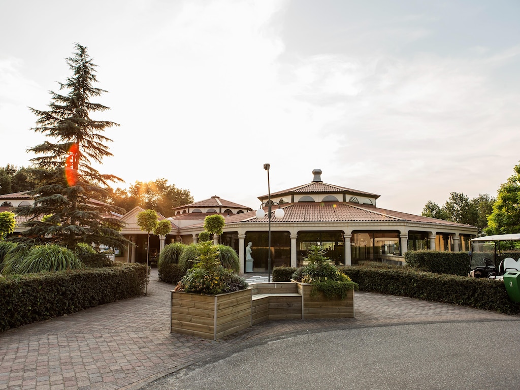 Natuurgerichte villa met magnetron