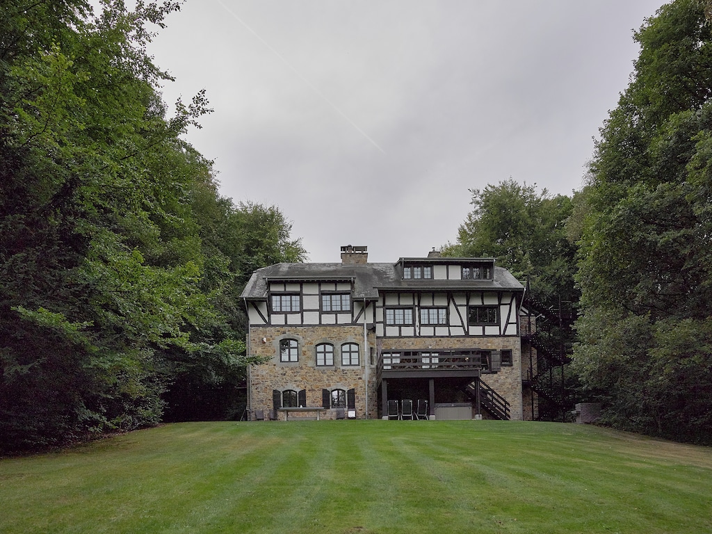 Ruime villa in Luik