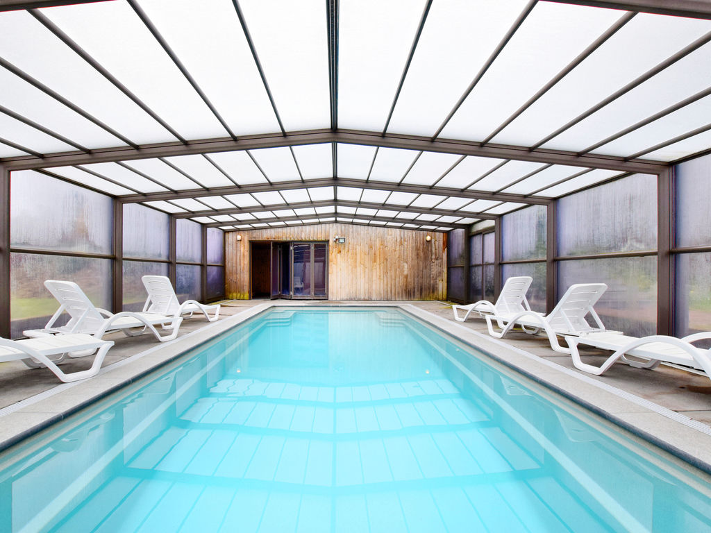 Luxe villa met overdekt zwembad en sauna