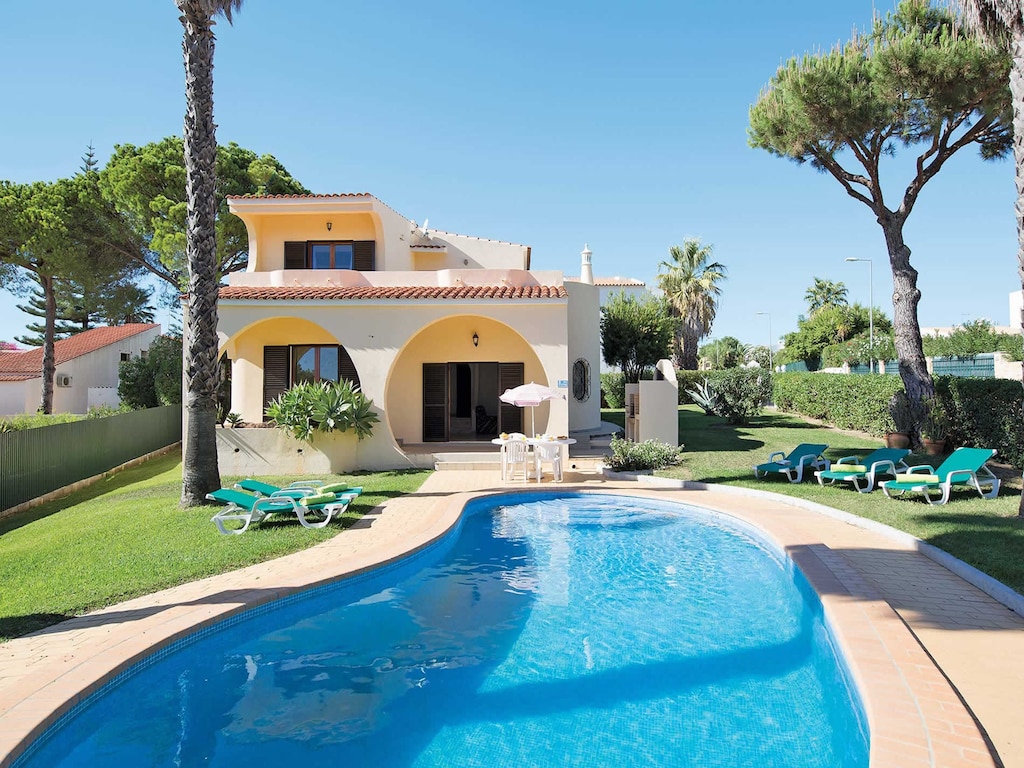 Moderne villa met privézwembad