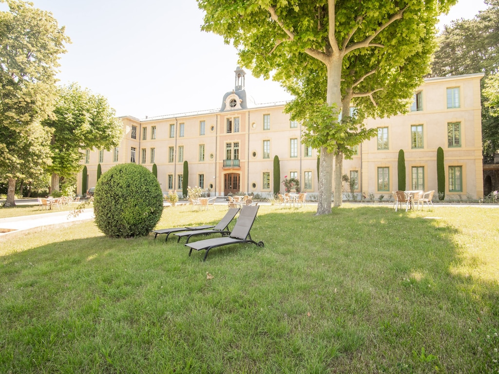 Studio im Schloss Montbrun mit Pool
