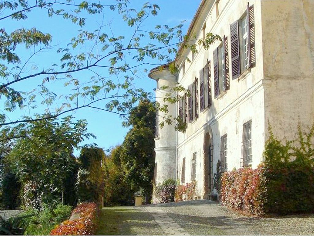 Castello Grimalda - Isnardo Besondere Immobilie in Italien
