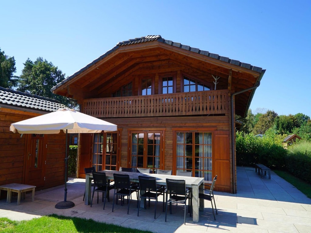 Chalet für 10 Gäste mit Pool