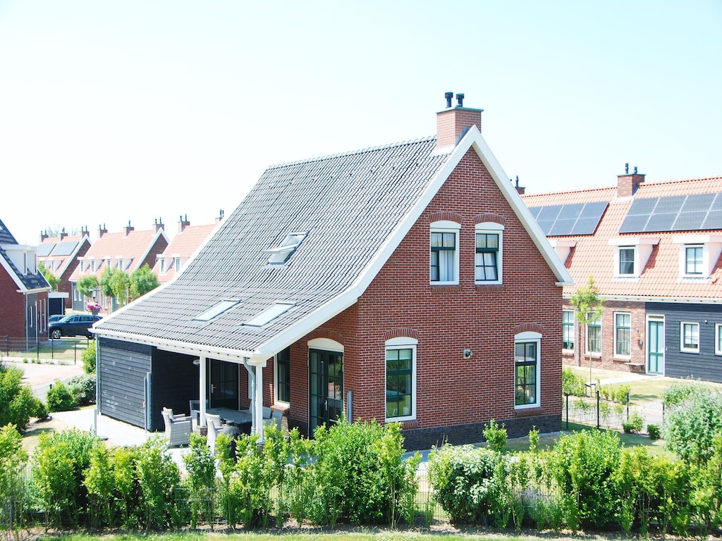 Ferienhaus mit Sauna und Sonnendusche in Zeeland