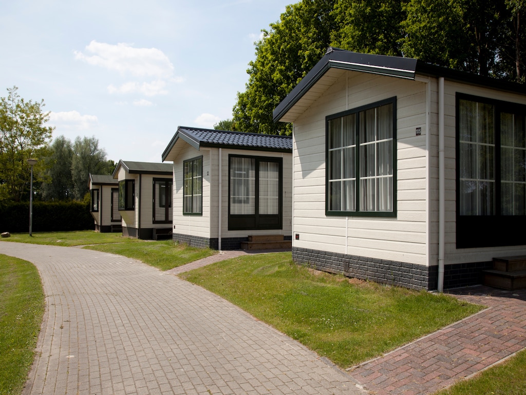 Verzorgd ingerichte mobilhome met magnetron, nabij water