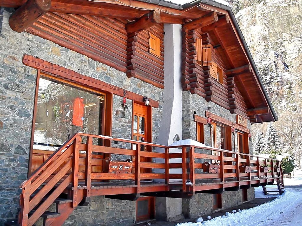 De chalet ligt in een rustige en zonnige wijk van Antey Saint André.