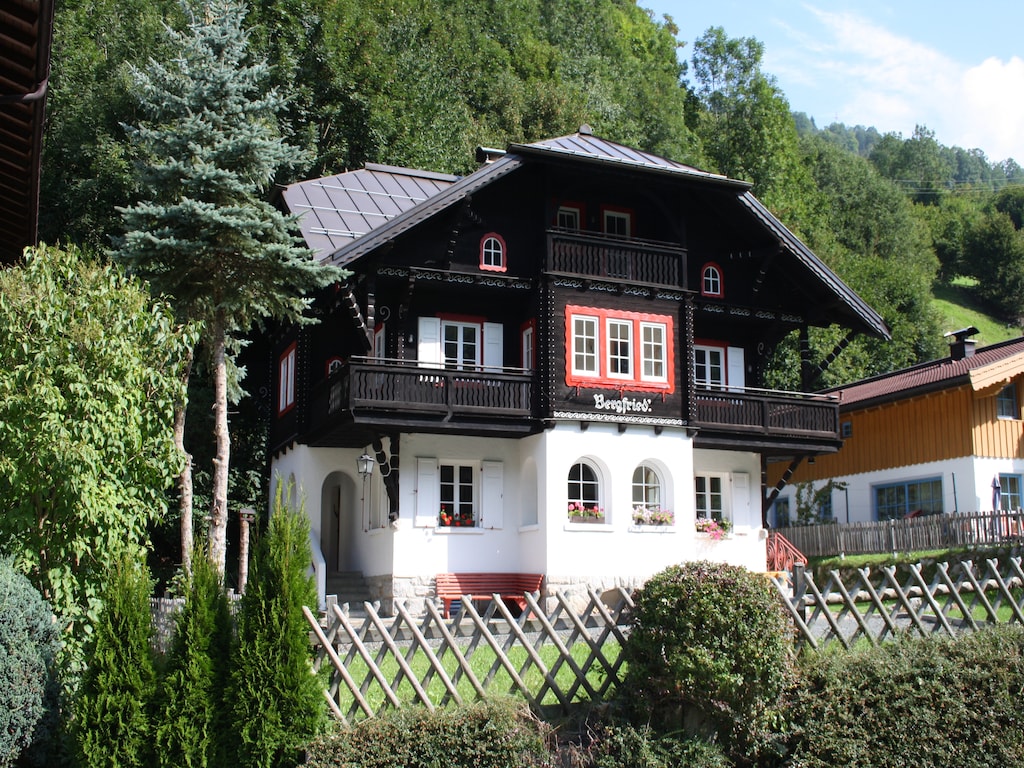 Ruime villa in Salzburgerland met een balkon en terras