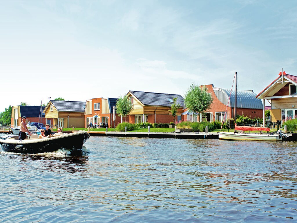 In der Wassersportprovinz Nummer 1 der Niederlande befindet sich der Erholungspark Tusken de Marren. Die offene Verbindung zu diversen (großen) Seen und hübschen kleinen Städten ganz in der Nähe m..