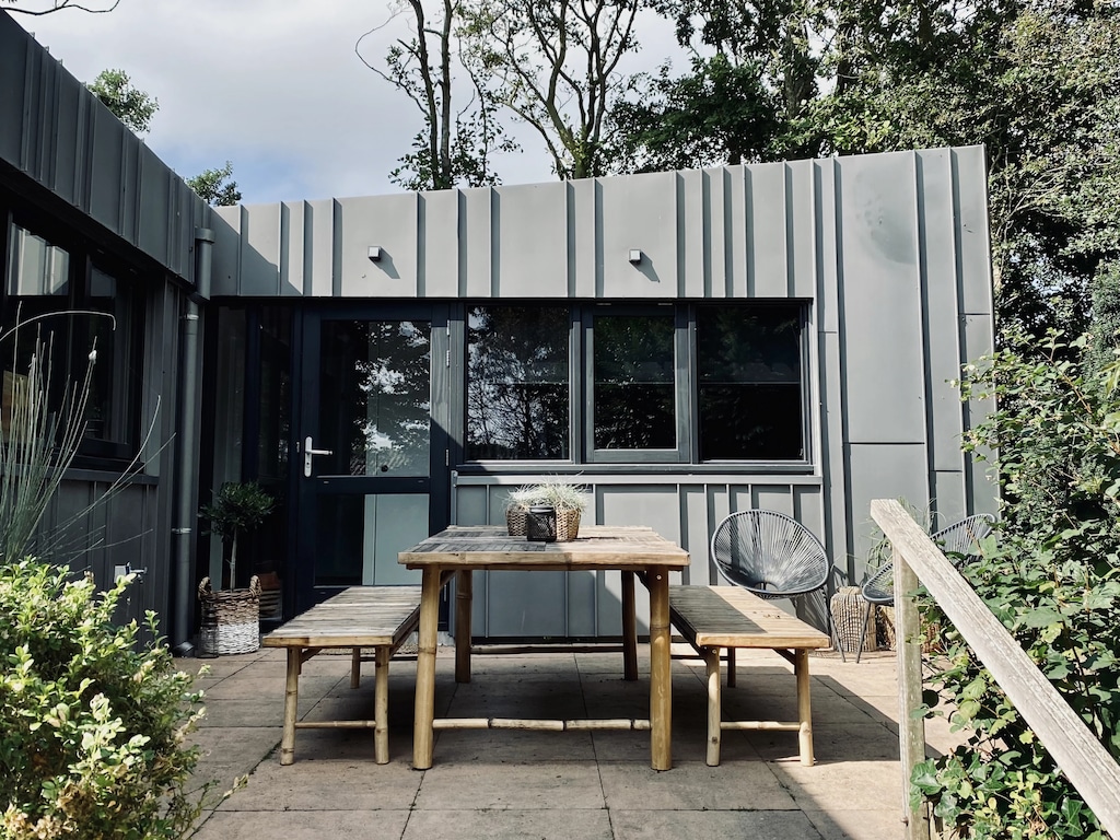 Unieke luxe vrijstaande vakantiewoning aan zee
