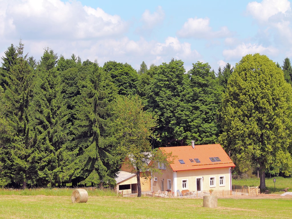 Mooi, gerenoveerd huis met prachtig uitzicht aan de rand van het Boheemse Woud