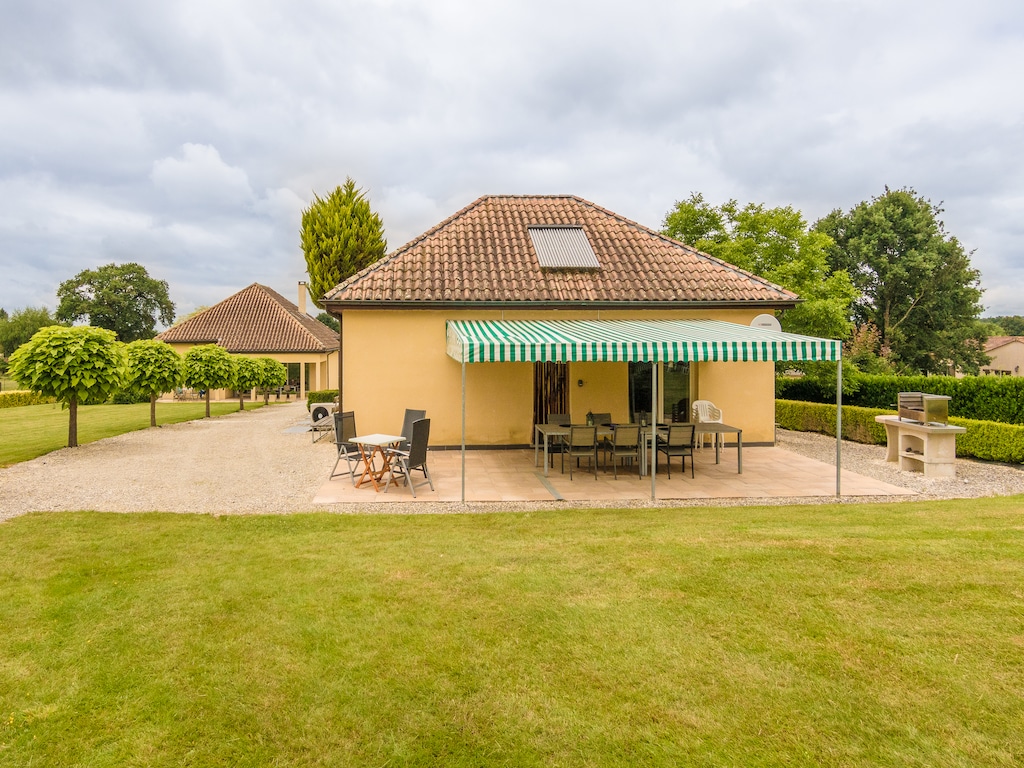 Huis met zwembad op het domein van een château