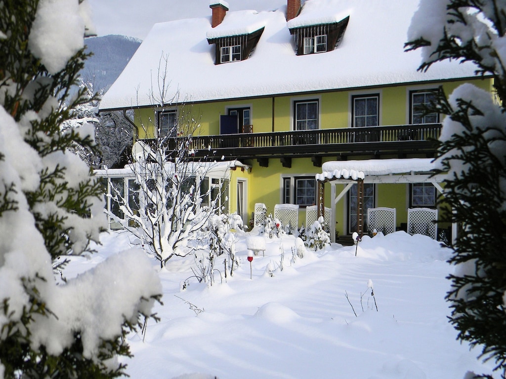 Appartement in Feld am See / Karinthië met balkon