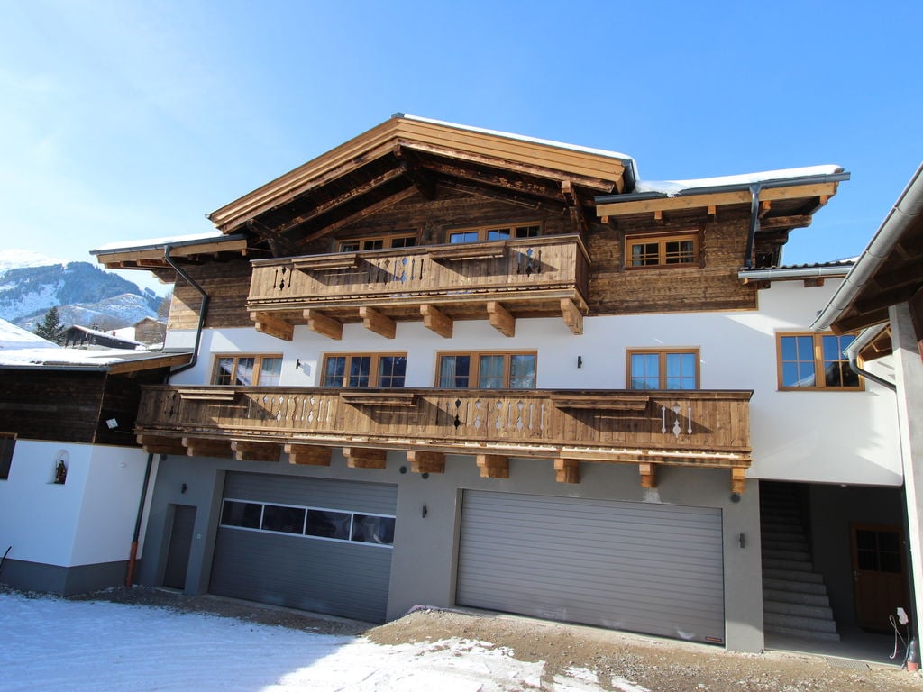 Large apartment in Kaprun directly on the ski slopes