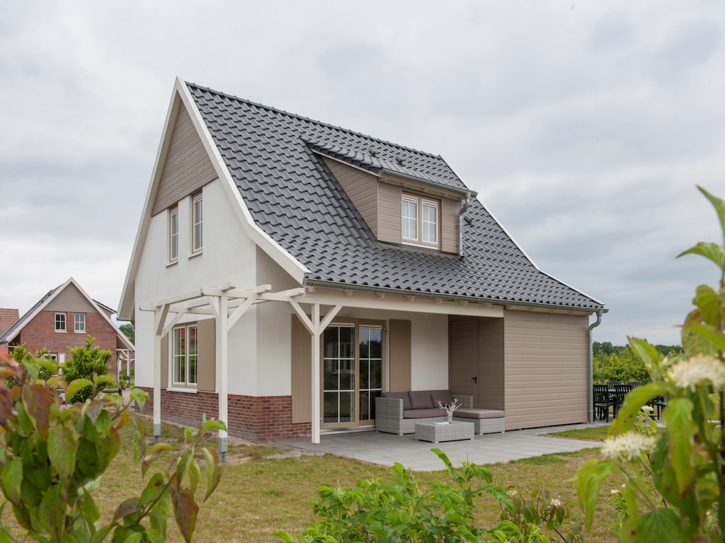 Luxe vrijstaande villa met drie badkamers, in De Maasduinen