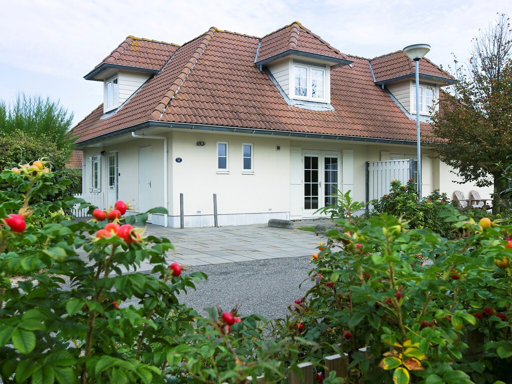 Geräumige Zwei-Familien-Villa im netten Domburg, Meer: 1 km