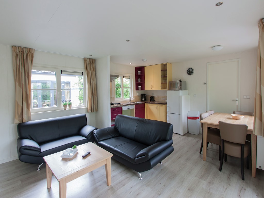 Modern chalet met afwasmachine, gelegen in bosrijk gebied