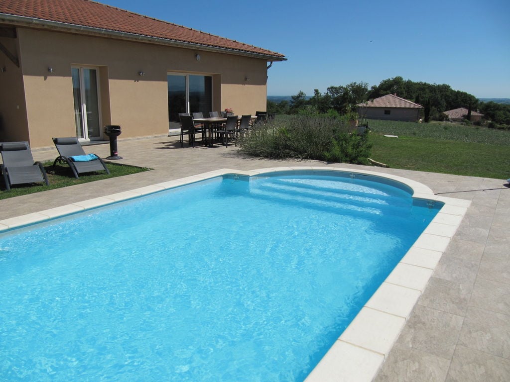 Luxe villa met zwembad in Thermes-Magnoac