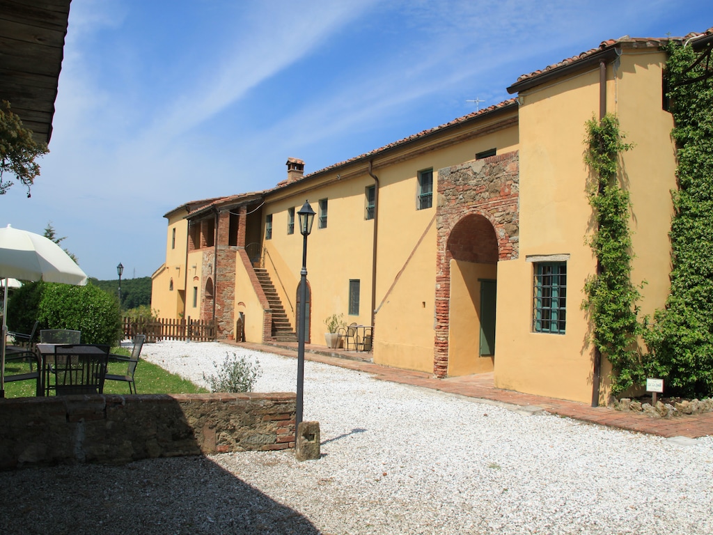 Appartement tussen Pisa en Livorno