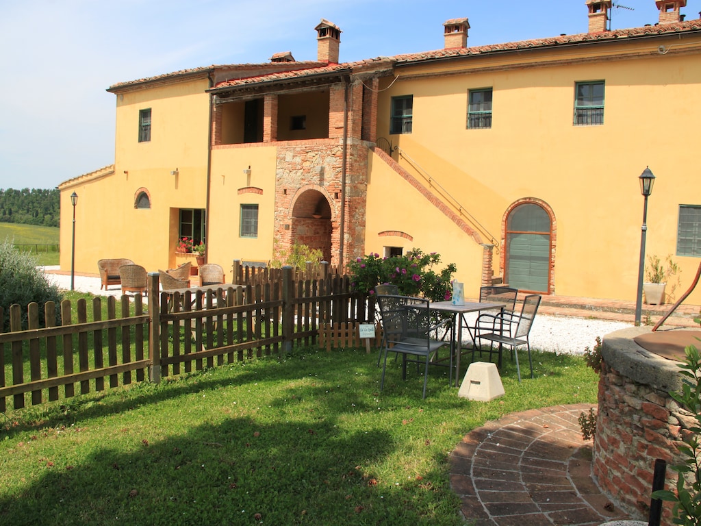 Mooi appartement in Guasticce met zwembad