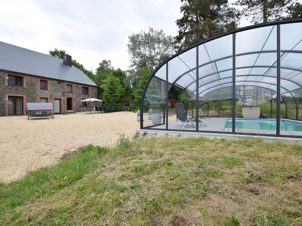Landhuis in de Ardennen met zwembad van april tot september