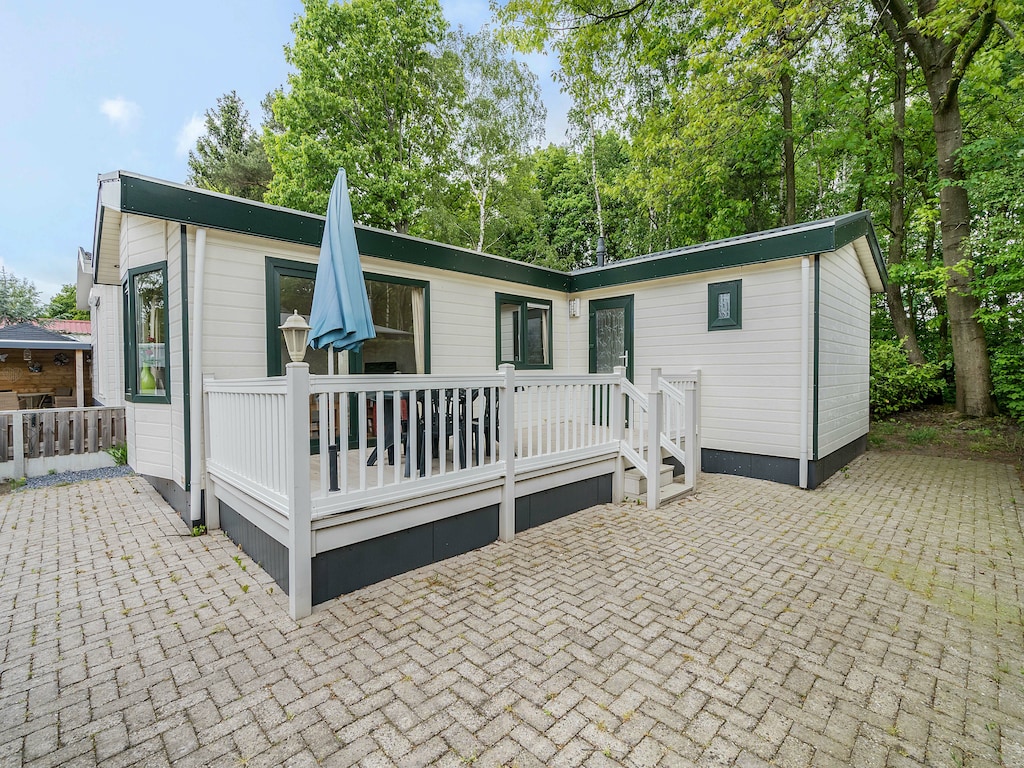 Chalet met terras op 3 km van Baarle-Nassau