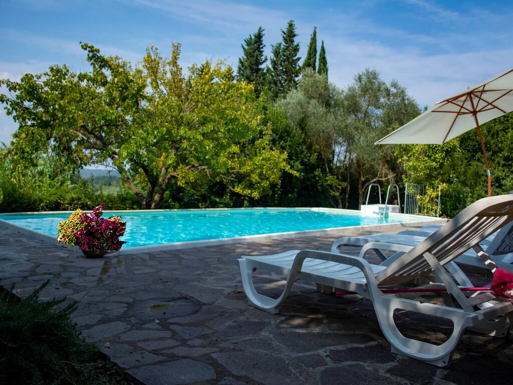 Ruim appartement in Ghizzano met een privézwembad