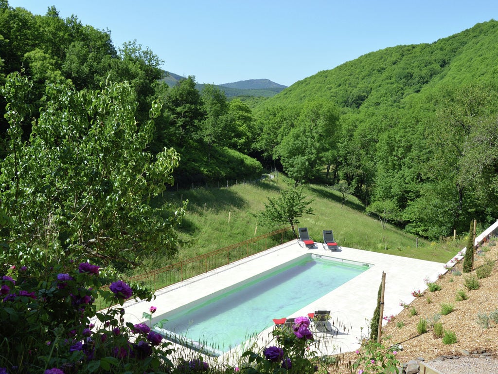 Groot landhuis in Courniou met privé zwembad
