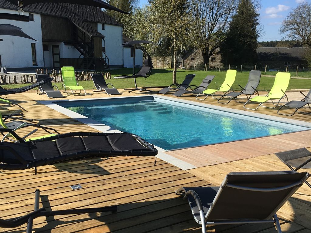 Ruime groepswoning in de Ardennen met zwembad