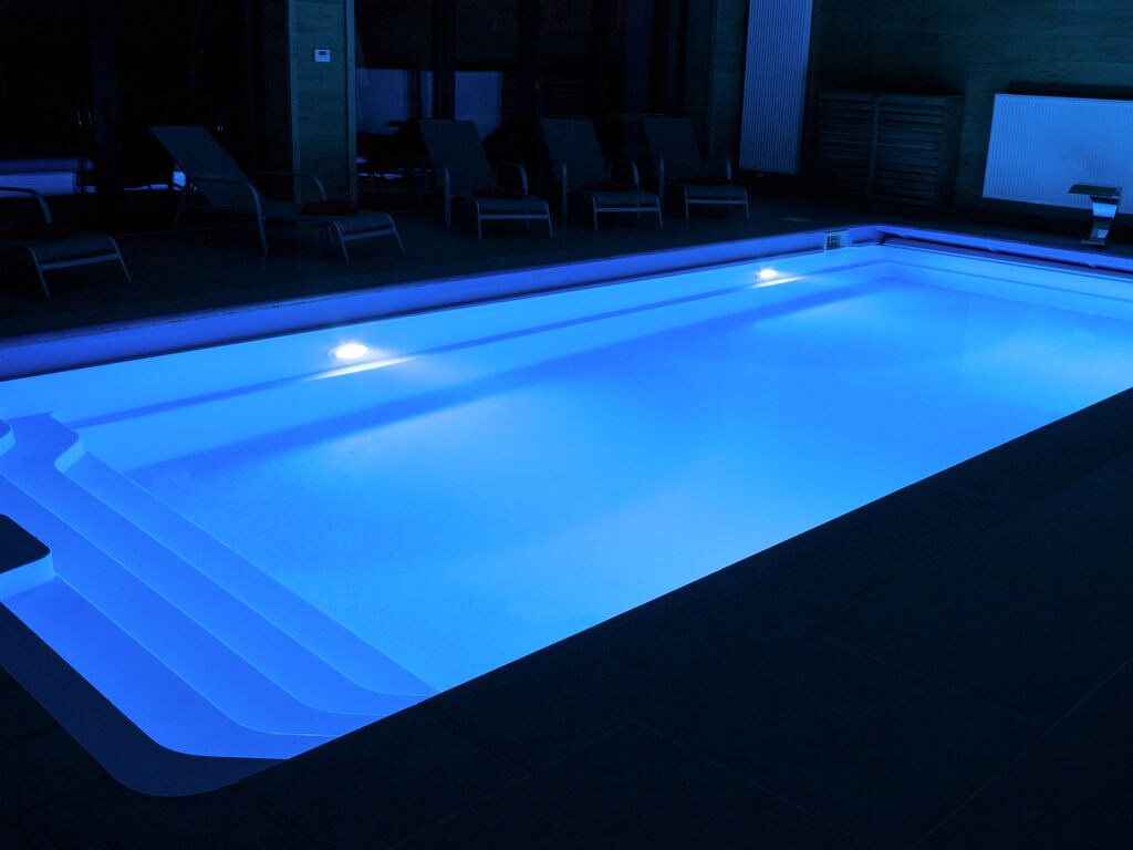 Authentiek vakantiehuis in Walk met verwarmd binnenzwembad
