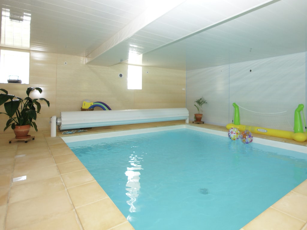 Vakantiehuis in Vignol met verwarmd zwembad