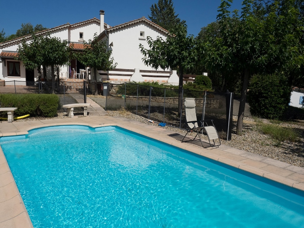 Cottage mit Flussblick, Uzer