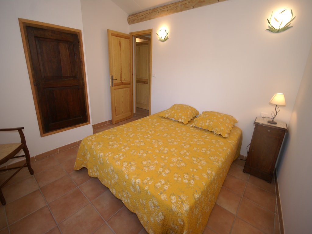 Schuilplaats op een heuveltop nabij Beaulieu