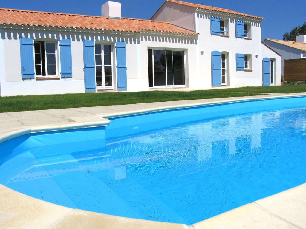 Ruime villa met privé zwembad