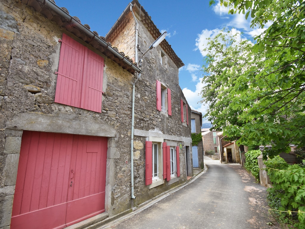 Dorpshuis in La Caunette met Zwembad