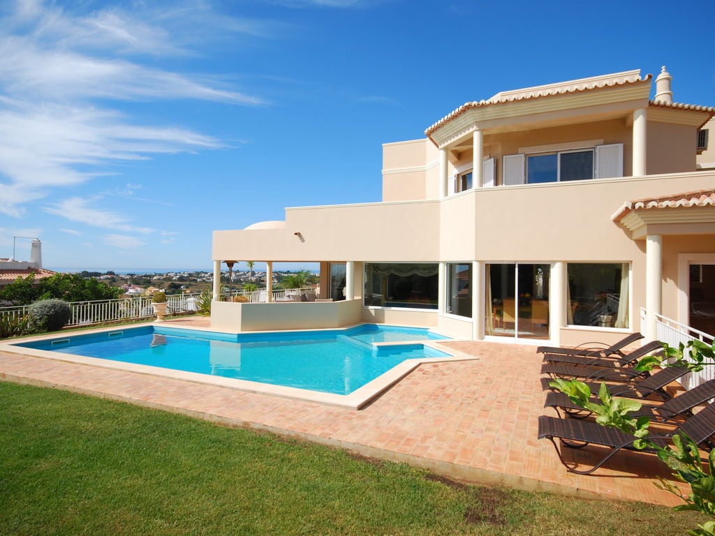 Ruime villa met een heerlijk privézwembad