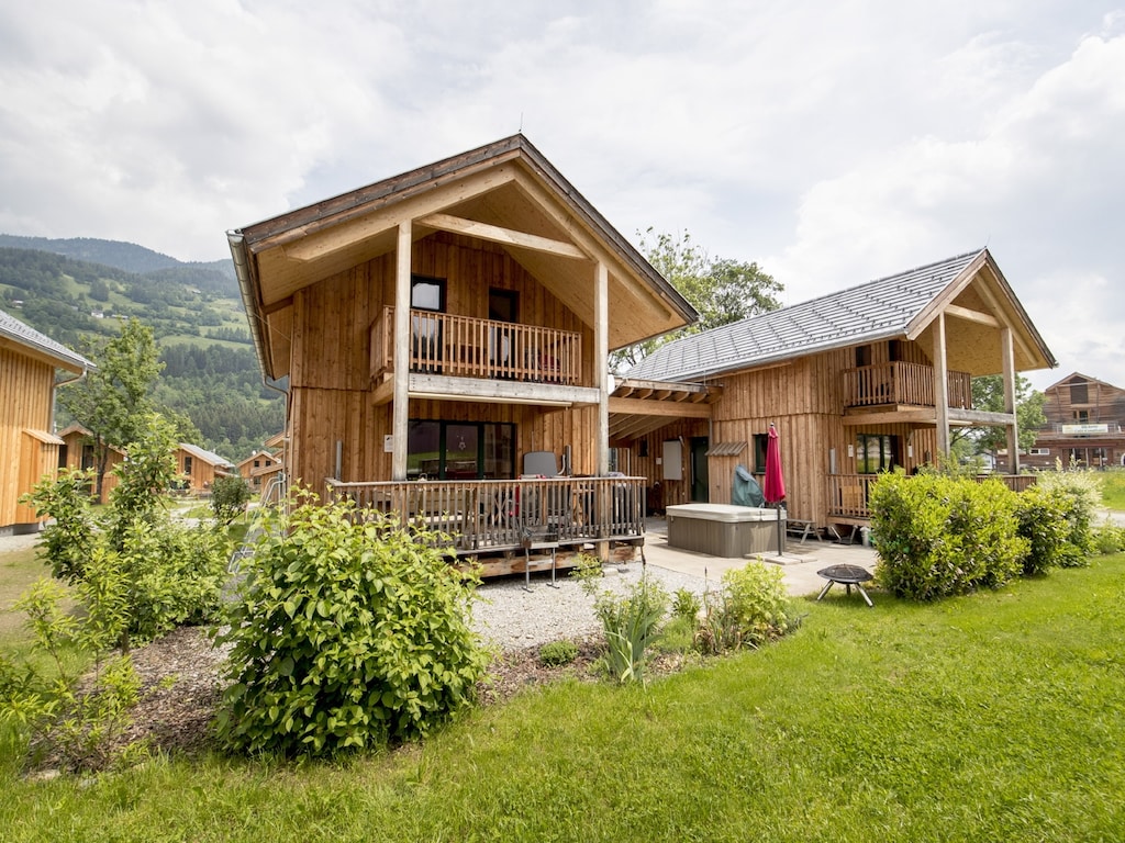 Chalet mit Infrarotsauna und Whirlpool