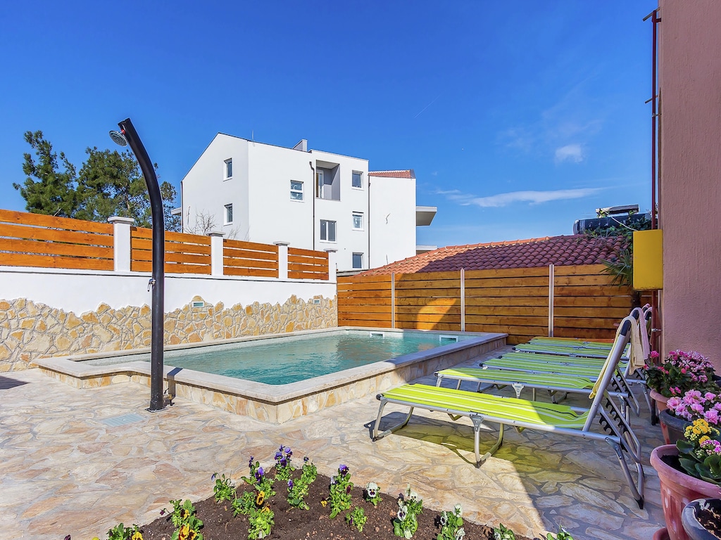 Appartement in Ližnjan met Zwembad en Terras