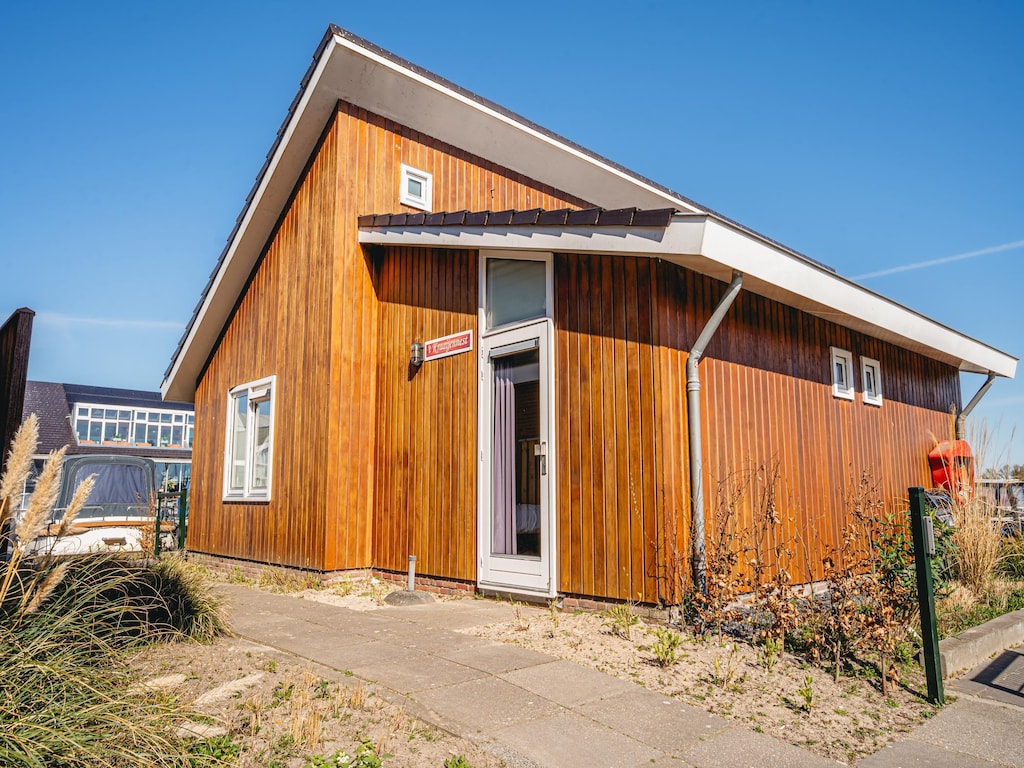 Haus am Uitgeestermeer mit Garten