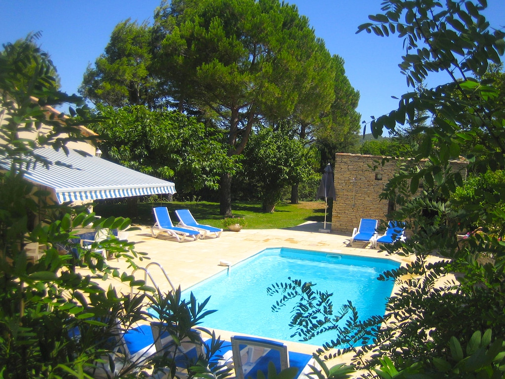 Villa in Céreste met privézwembad