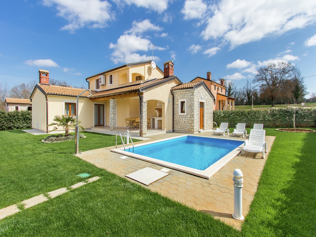 Villa in Kma?i?i met privיzwembad
