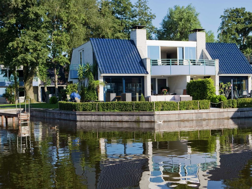 Geschakelde villa met open haard in Loosdrecht