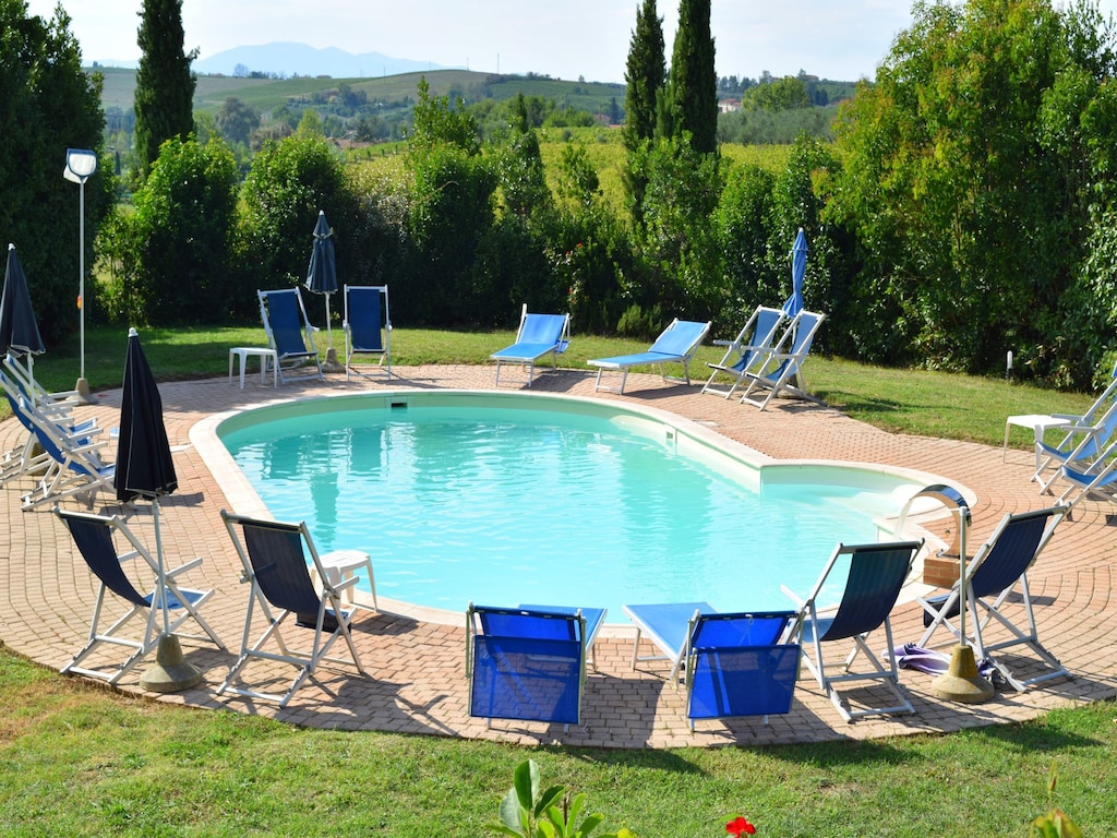 Gemütliches Bauernhaus in Vinci mit Swimmingpool