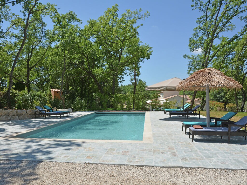 Moderne airconditioned villa met zwembad bij de Côte d'Azur in schitterende omgeving