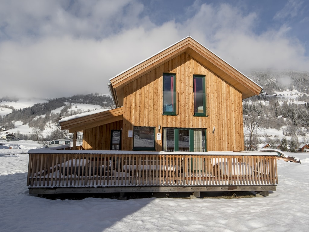 Lively chalet near ski-slope