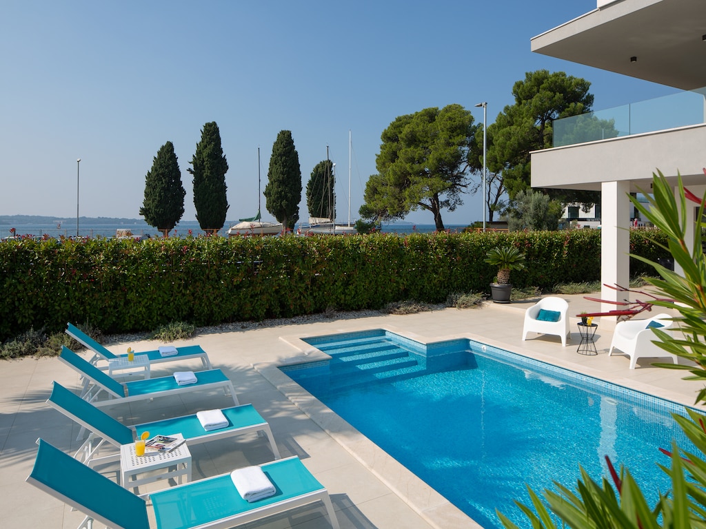 Appartement in Fažana bij Strand en Zwembad
