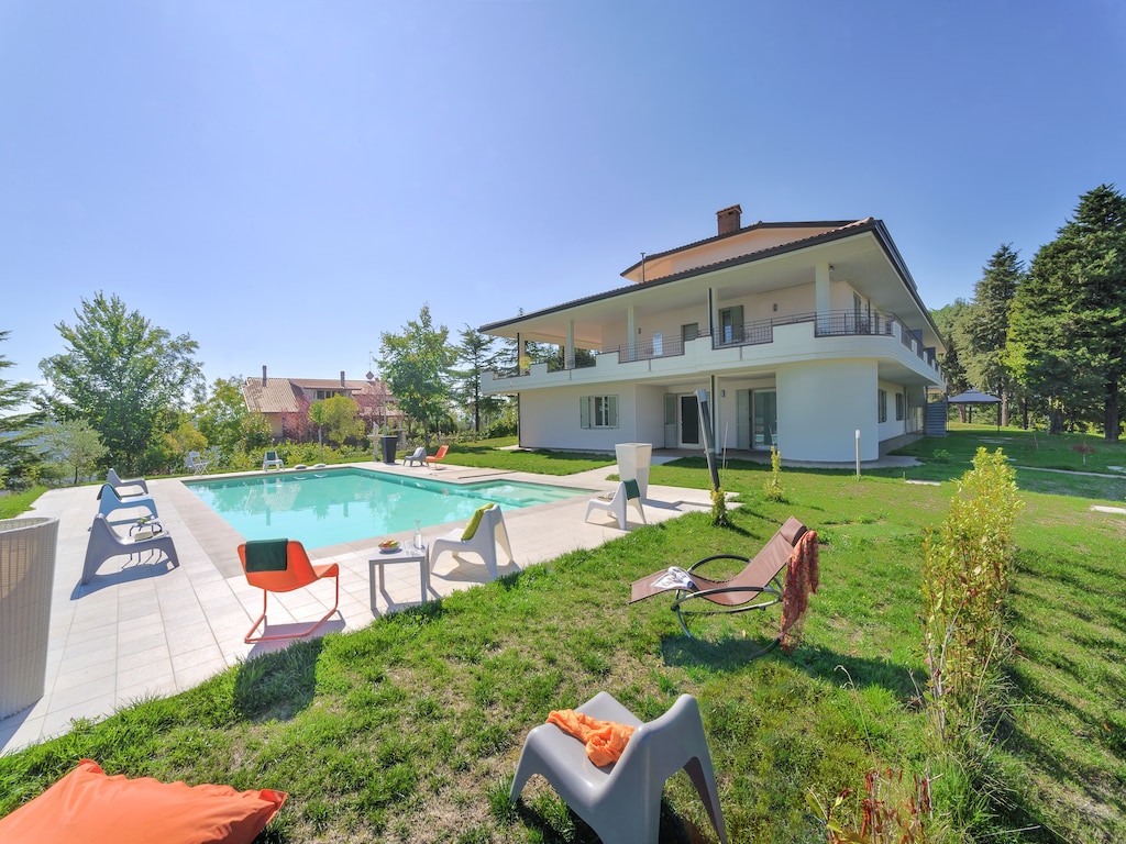 Appartement in Tavullia met Zwembad